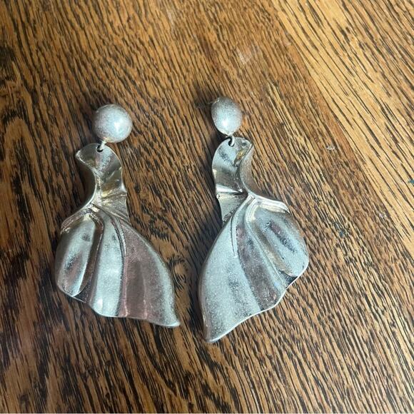 Vintage 80s HUGE XL Gold Tone Maximalist Runway Fan Shaped Stage Earrings C3 - Picture 2 of 7